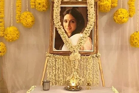 மறைந்த நடிகை ஸ்ரீதேவியின் சென்னை வீட்டில் நடிகர் அஜித் நேரில் அஞ்சலி!