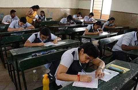 10, 11, 12 ஆம் வகுப்புகளுக்கான பொதுத்தேர்வு கால அட்டவணை வெளியீடு...!