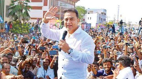 பல விஷயங்களுக்கு ரஜினி பதில் சொல்லாமல்தான் இருக்கிறார்: கமல் 'கமெண்ட்'!