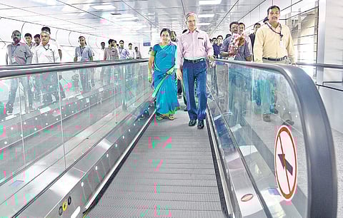 மெட்ரோ ரயில் நிலையத்தில் இருந்து ஏர் போர்டுக்கு நடக்க வேண்டாம்: வந்துவிட்டது வால்கலேட்டர்