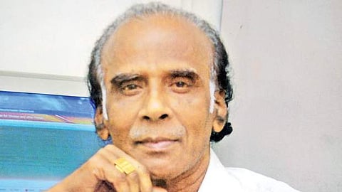 ஆனந்தத் தேன்காற்று தாலாட்டுதே - 45: கவிதைச் சுரங்கத்தின் கறுப்பு வைரம்!