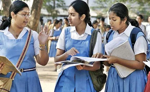 பள்ளி மாணவர்களின் தற்போதைய பாடத்திட்டத்தில் திருப்தி இல்லாத பெற்றோருக்கு ஒரு நற்செய்தி!