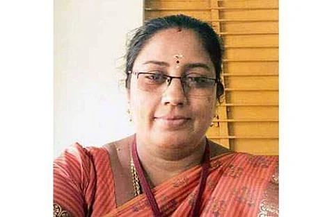 நிர்மலா தேவி விவகாரம்: அறிக்கையை ஆளுநரிடம் ஒப்படைத்தார் விசாரணை அதிகாரி சந்தானம்