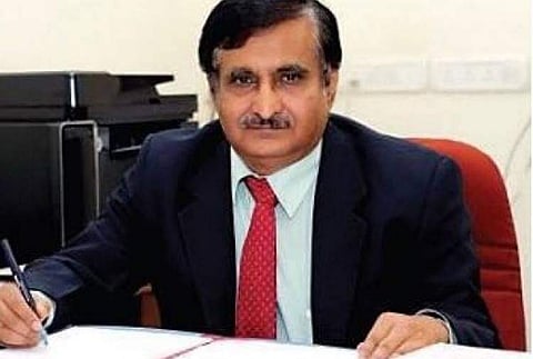 துணைவேந்தர் பதவிக்குமா ஒரு தமிழருக்குத் தகுதியில்லை? கவிஞர் வைரமுத்து கண்டனம்!