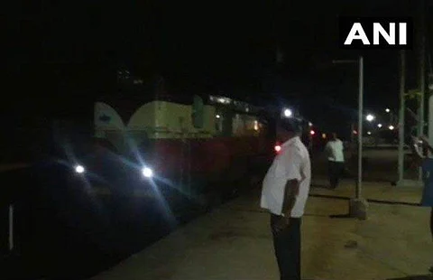 என்ஜின் இல்லாத ரயில்: பரபரப்பான பத்து கிலோ மீட்டர் பயணம்!