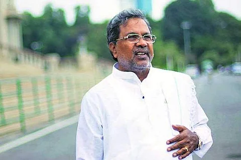 கர்நாடக ஆளுநரிடம் ராஜிநாமா கடிதத்தை அளித்தார் முதல்வர் சித்தராமையா