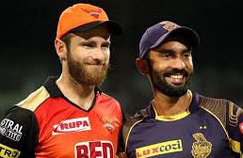 பிளே ஆஃப் சுற்று ஆட்டங்கள் தகுதி பெறுவது யார்? 2 இடங்கள்; 5 அணிகள்