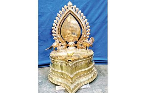 சுவாமிமலையில் இருந்து மலேசியாவுக்குச் செல்லும் அணையா விளக்கு!