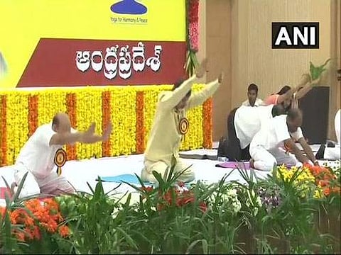 சர்வதேச யோகா தினம்: அமராவதியில் ஆந்திர முதல்வர் யோகா பயிற்சி