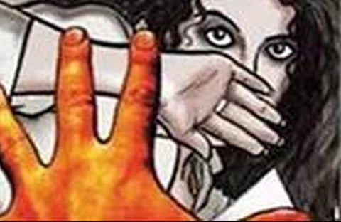 பாதிரியார்கள் பாலியல் வன்கொடுமை விவகாரம்: புகாரை திரும்பப் பெற அழுத்தம்