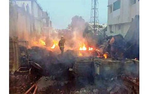 சென்ட்ரிங் பலகைக் கிடங்கில் தீ விபத்து: மரப் பலகைகள் நாசம்