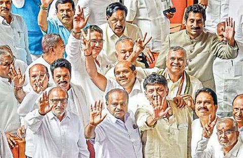 கர்நாடக அமைச்சரவை விரிவாக்கம்: சுயேட்சை உட்பட 25 பேர் பதவியேற்பு