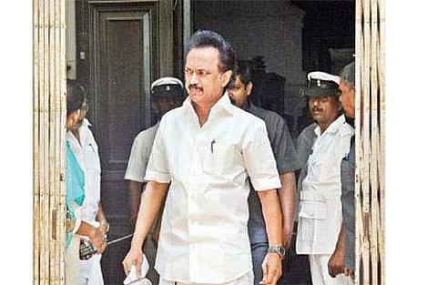 நீட் தேர்வு பிரச்னை தொடர்பாக சுகாதாரத் துறை அமைச்சர் விஜயபாஸ்கர் அளித்த பதிலுக்கு எதிர்ப்பு தெரிவித்து சட்டப்பேரவையிலிருந்து வெளிநடப்புச் செய்த எதிர்க்கட்சி தலைவர் மு.க.ஸ்டாலின்.