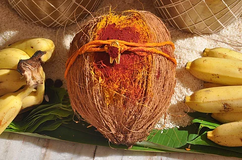 திருமணம் செய்து வைத்த புரோகிதருடன் ஓட்டம் பிடித்த புது மணப்பெண்!