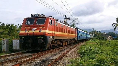 கேரளா வெள்ளம்: இரண்டு வழித்தடங்களில் நாளை மாலை வரை ரயில் சேவை நிறுத்தம்