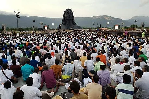 கோவை வெள்ளியங்கிரியில் குருபௌர்ணமி கொண்டாட்டம்: ஆயிரக்கணக்கானோர் பங்கேற்பு