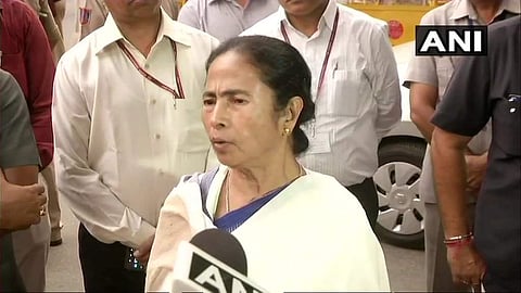 குடிமக்கள் பதிவேட்டை மேற்கு வங்கத்தில் அமல்படுத்தினால், உள்நாட்டு போர் ஏற்படலாம் - ராஜ்நாத்துக்கு மம்தா எச்சரிக்கை