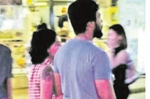பாங்காக் நகர வீதிகளில் சுற்றித் திரியும் ஆரவ்-ஓவியா: மீண்டும் துளிர்த்த காதல்?