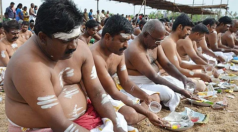 ஸ்ரீரங்கம் அம்மா மண்டபத்தில் புரட்டாசி அமாவாசையையொட்டி ஏராளமானோர் தர்ப்பணம்