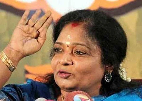 கஜா புயலினால் களத்தில் இயங்கிய அமைச்சர்களுக்கு தமிழிசை பாராட்டு!