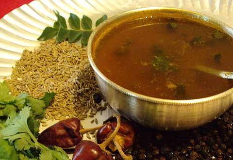 மழை காலத்துக்கேற்ற மிளகு சூப்!