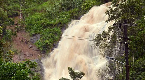 கனமழை காரணமாக திபெத்தில் 90 தமிழர்கள் உட்பட 150 இந்திய யாத்ரீகர்கள் சிக்கித் தவிப்பு