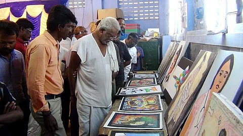 சங்கரன் கோவிலில் ஓவியக் கண்காட்சி! ஓவியா் சந்துரு தொடக்கி வைத்தார்!