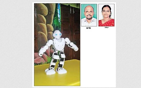 ஆடிப் பாடி வளைந்து நெளிந்து தலைகீழாய் சுழன்று வகுப்பெடுக்கிறது இந்த ரோபோ!