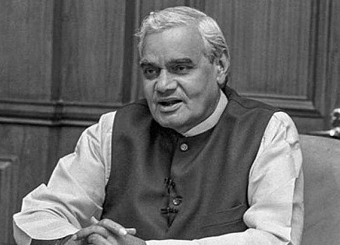 தமிழக தலைவர்களிடம் ஒப்படைக்கப்பட்ட வாஜ்பாயின் அஸ்தி: கமலாலயத்தில் 2 நாள் அஞ்சலிக்கு ஏற்பாடு