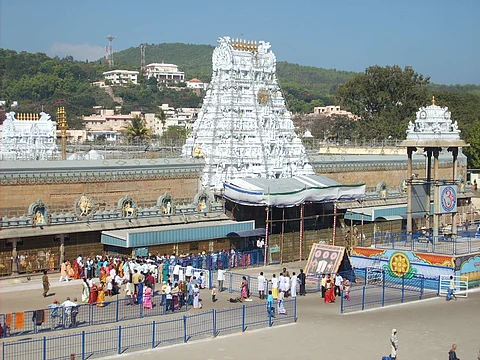 நகை விபரங்களை ஒப்படைக்க 4 வார காலக்கெடு: திருப்பதி தேவஸ்தானத்திற்கு உயா்நீதிமன்றம் உத்தரவு