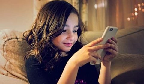 பிள்ளைகளுக்கு ஆசை ஆசையாக ஆன்ட்ராய்டு ஃபோன் வாங்கித்தந்து ‘ஆப்’பு வைத்துக் கொள்ளும் பெற்றோர்களுக்கு சம்ர்ப்பணம்!