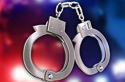 கொல்கத்தாவில் 1,000 கிலோ வெடிபொருட்கள் பறிமுதல்: கூட்டாளிகளுடன் தலைவன் கைது