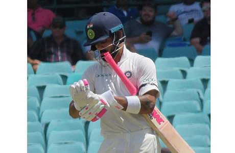 பிங்க் நிற அடையாளத்துடன் கோலி