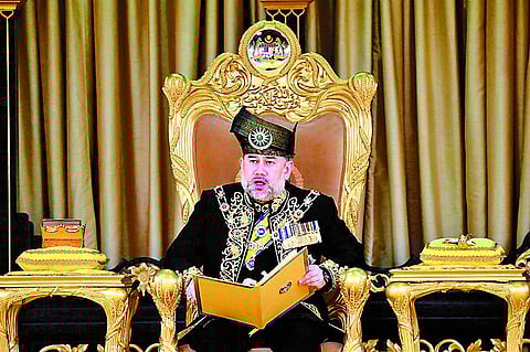 பட்டத்தை துறந்தார் மலேசிய மன்னர்
