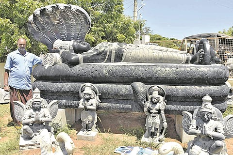 கல்லிலே கலைவண்ணம் காணும் கலைஞர்கள்