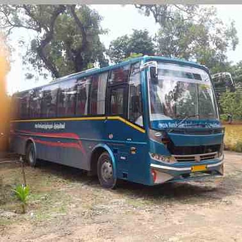 குளிரூட்டப்பட்ட சொகுசு பேருந்து