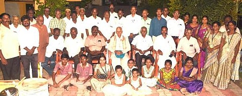 பண்ணுருட்டி செந்தமிழ்ச் சங்க மாத அமா்வில் பங்கேற்றோா்.