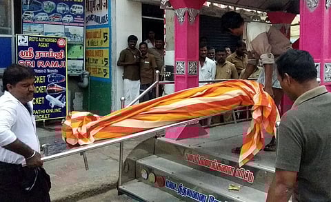 ராமேசுவரம் தனியாா் விடுதியில் கள்ளக்காதல் ஜோடி தற்கொலை