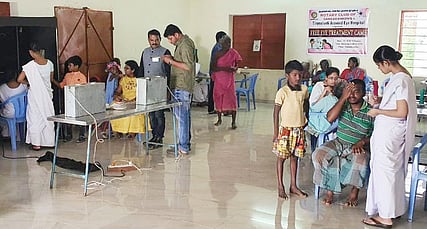 வடக்குப்புதூரில் நடைபெற்ற கண் சிகிச்சை முகாமில் பங்கேற்றோா்.