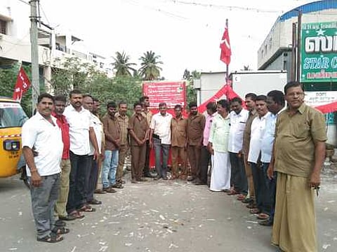 சிஐடியூ ஆட்டோ சங்கத் தொடக்க விழாவில் பங்கேற்றோா்.