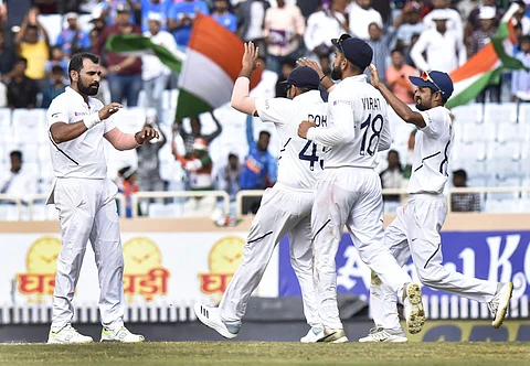 முழுமையாக முடிந்த மூன்றாவது செஷன்: மீண்டும் இன்னிங்ஸ் வெற்றியை நோக்கி இந்தியா!