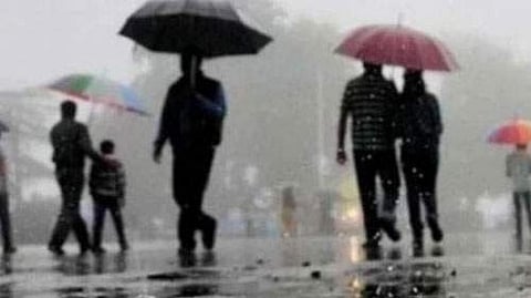 அரபிக் கடலில் புயல் சின்னம்:
தமிழகத்தில் மழைக்கு வாய்ப்பு