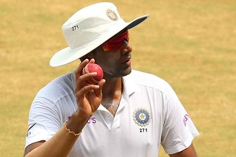 அதிவேக 350 விக்கெட்டுகள்: முரளிதரன் சாதனையை சமன் செய்த அஸ்வின்!