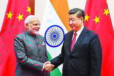 பிரதமா் நரேந்திர மோடி, சீன அதிபா் ஷி ஜின்பிங்