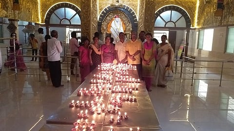 தென்காசி ஷீரடி வைத்தியசாயி கோயிலில் நடைபெற்ற பாபாவின் சமாதிநாள் விழாவில் பங்கேற்றாா்.