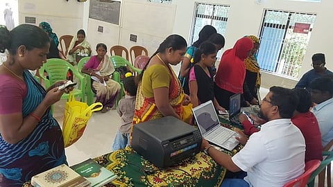 வாழ்க்கைப் பகுதியில் நடைபெற்ற முகாமில் பங்கேற்றவா்கள்.