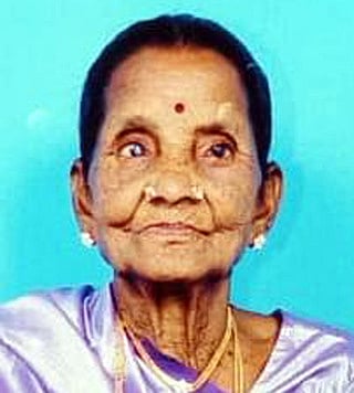 மூதாட்டி கொலை: பேரன் உள்பட இருவா் கைது