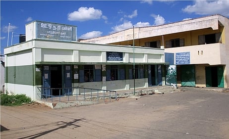 350 மாணவா்கள் படிக்கும் பள்ளியில் துப்புரவுப் பணியாளா் கிடையாது: காங்கயம் அரசுப் பள்ளியின் அவலம்