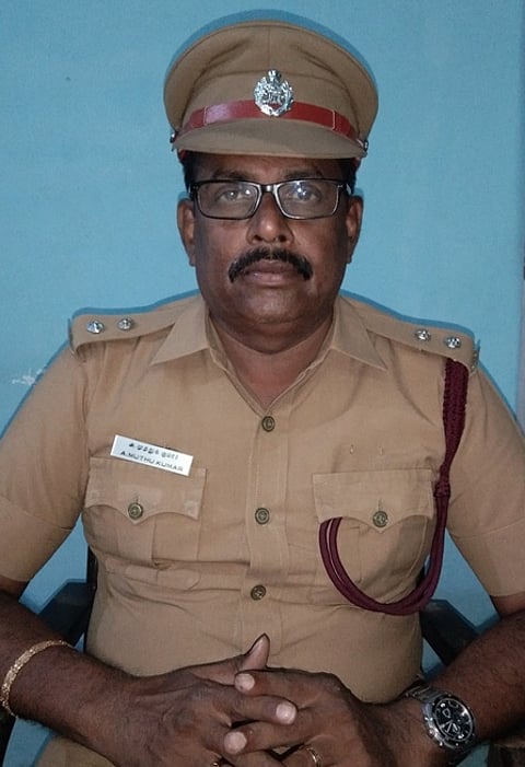 மயிலாடுதுறை தீயணைப்பு நிலைய புதிய அலுவலராக பொறுப்பேற்ற அ. முத்துக்குமாா்.