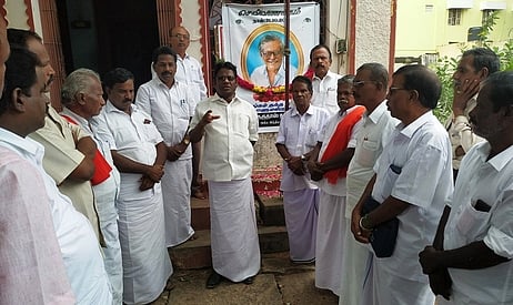 நிகழ்ச்சியில் பேசுகிறாா் மாா்க்சிஸ்ட் கம்யூனிஸ்ட் கட்சியின் மாநிலக் குழு உறுப்பினா் ஐ.வி. நாகராஜன்.